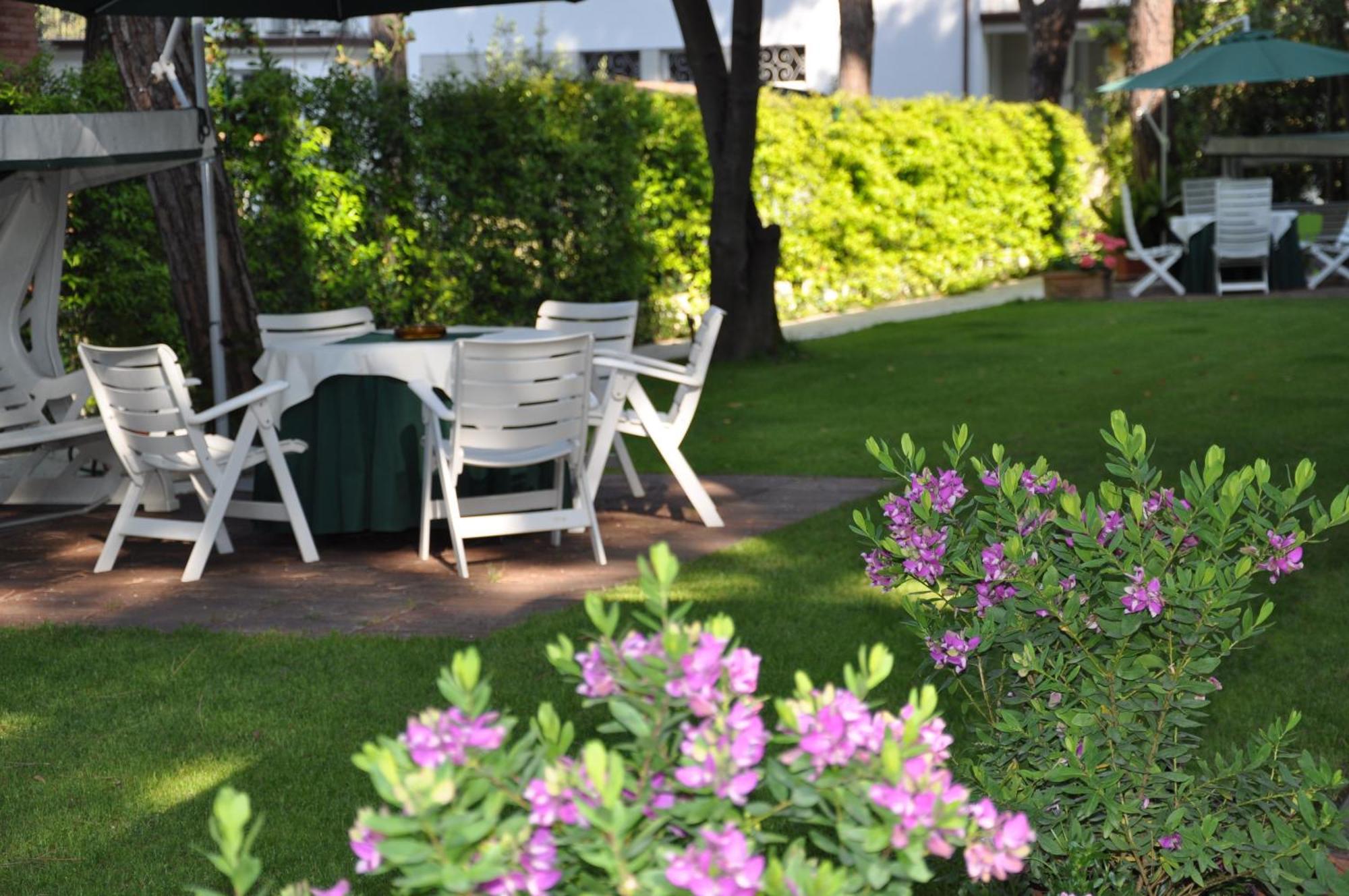 Hotel Etruria Forte dei Marmi Bagian luar foto